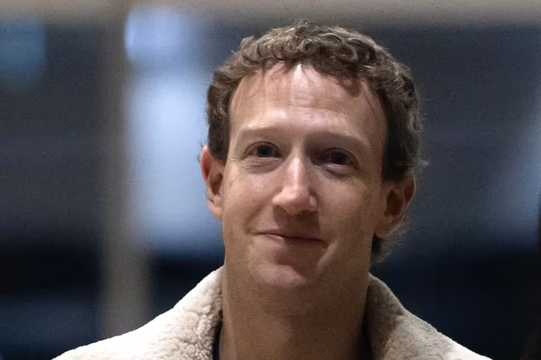 El lujoso reloj suizo de 900 mil dólares que usó Mark Zuckerberg para anunciar un cambio histórico de Meta El lujoso reloj suizo de 900 mil dólares que usó Mark Zuckerberg para anunciar un cambio histórico de Meta