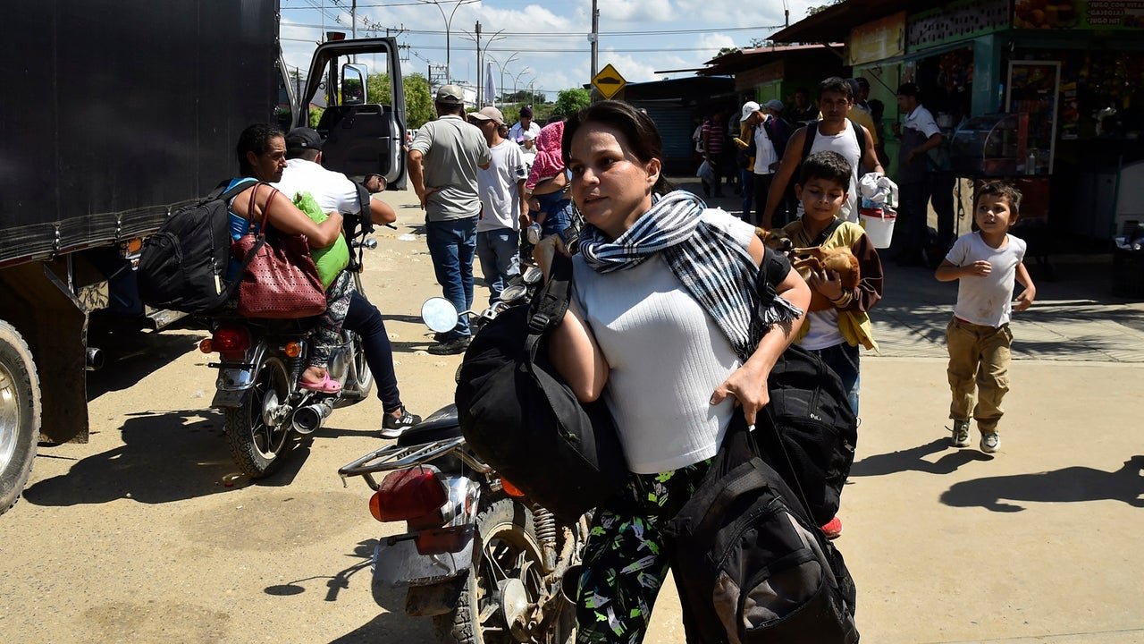 Centenares de desplazados colombianos huyen a Venezuela del conflicto armado en Catatumbo: Maduro ordena plan de urgencia Centenares de desplazados colombianos huyen a Venezuela del conflicto armado en Catatumbo: Maduro ordena plan de urgencia