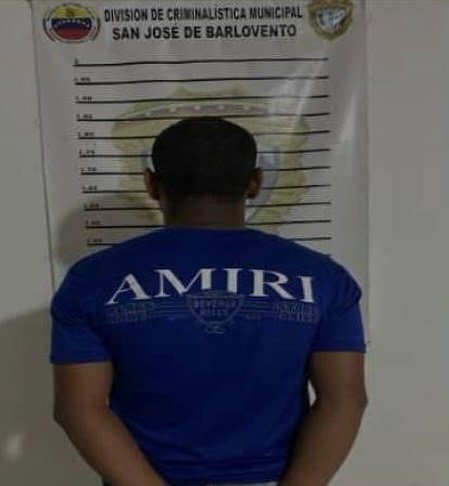 De un palazo le abrió la cabeza a su primo y fue detenido
