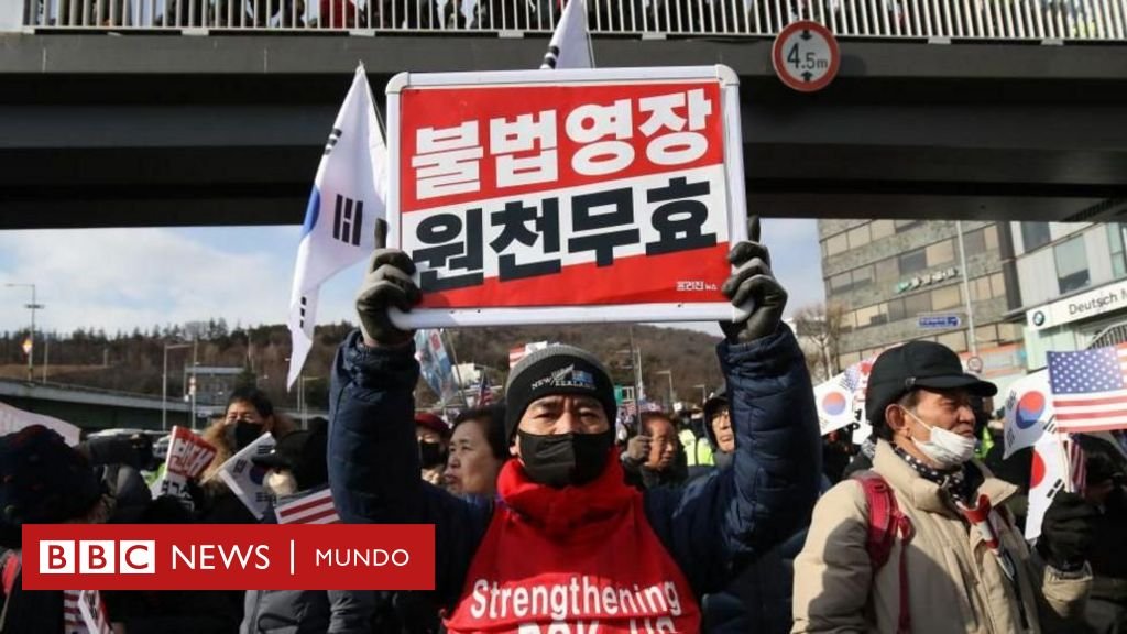 Corea del Sur: fracasa el intento de arresto contra el suspendido presidente tras un dramático enfrentamiento con las fuerzas de seguridad Corea del Sur: fracasa el intento de arresto contra el suspendido presidente tras un dramático enfrentamiento con las fuerzas de seguridad