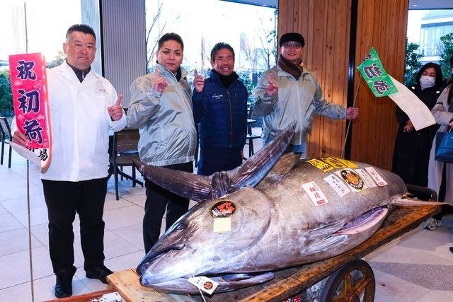 La Jornada – Pagan más de 1.3 mdd por un atún en primera subasta del año en Japón