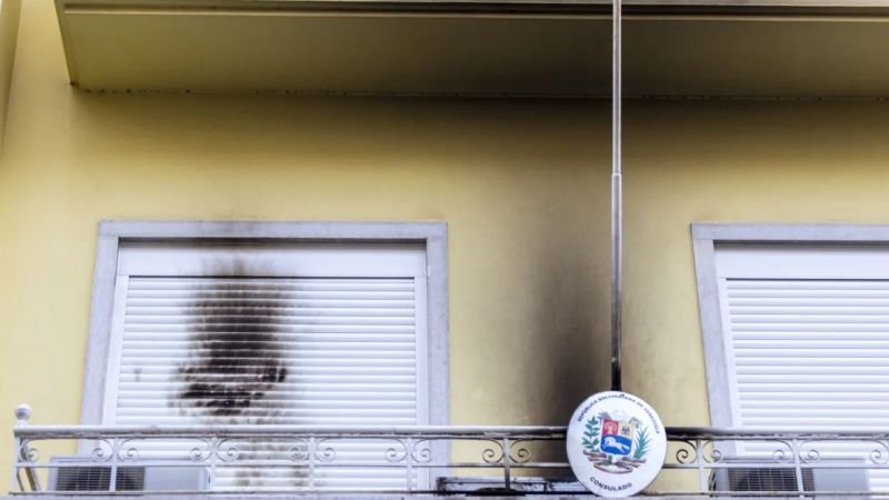Venezuela acusa a la oposición de coordinar ataques contra edificios diplomáticos en 5 países Venezuela acusa a la oposición de coordinar ataques contra edificios diplomáticos en 5 países