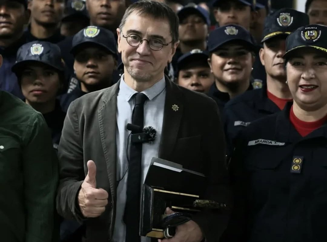 Politólogo español dictó taller sobre DDHH en El Helicoide, centro señalado de torturas Politólogo español dictó taller sobre DDHH en El Helicoide, centro señalado de torturas