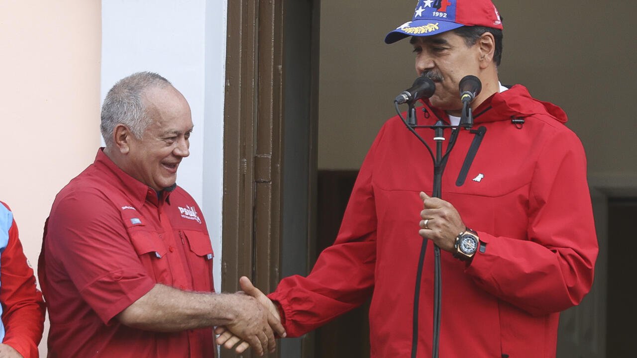 El gobierno de Venezuela dice que desmanteló un complot para atacar bases militares