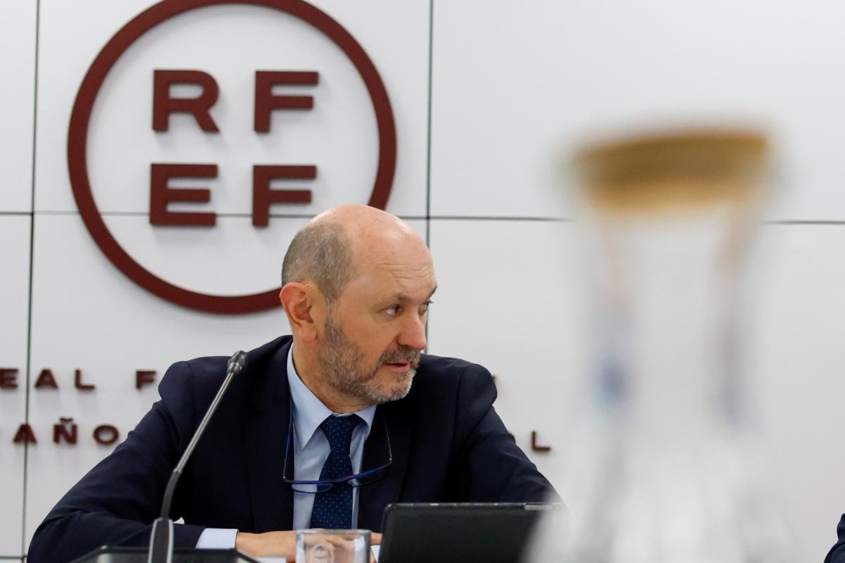 La RFEF contesta al Real Madrid: “Lamentamos el tono y la gravedad de las acusaciones que cuestionan la honorabilidad de los estamentos arbitrales” La RFEF contesta al Real Madrid: “Lamentamos el tono y la gravedad de las acusaciones que cuestionan la honorabilidad de los estamentos arbitrales”