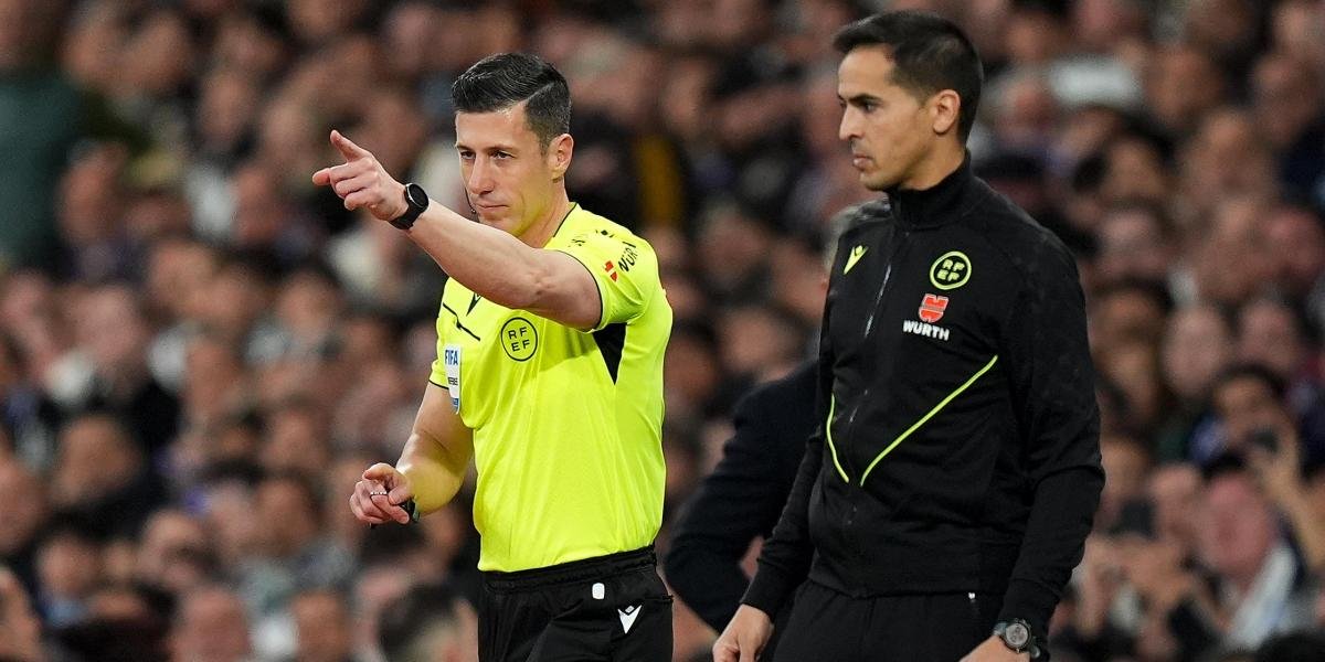 Esta es la postura del estamento arbitral en la jugada más polémica del Real Madrid-Atlético Esta es la postura del estamento arbitral en la jugada más polémica del Real Madrid-Atlético