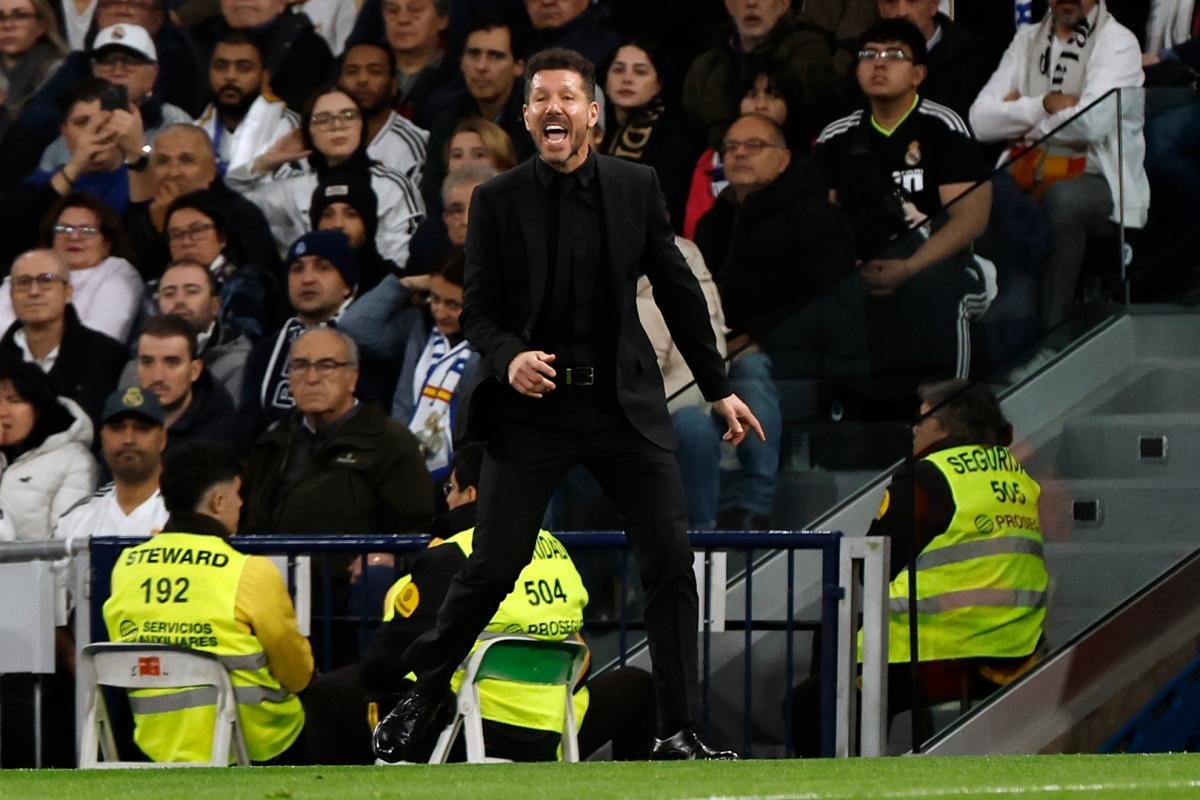 Simeone allana el ’empedrado’ de los derbis Simeone allana el ’empedrado’ de los derbis