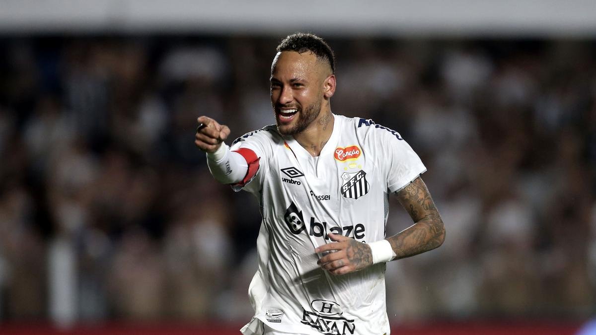 Neymar anota su primer gol desde su regreso con el Santos Neymar anota su primer gol desde su regreso con el Santos