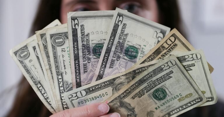 Dólar revierte tendencia negativa y peso dominicano cotizó a la baja al cierre de mercados