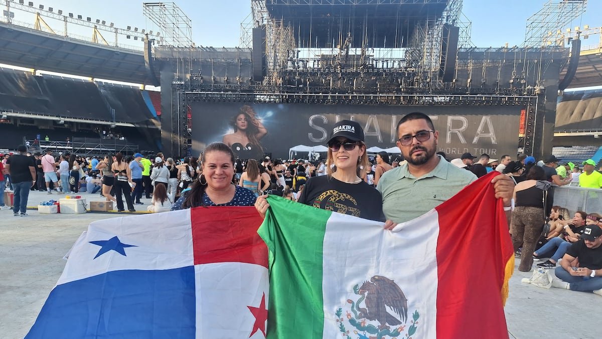 La pareja de mexicanos que repite show de Shakira en Barranquilla La pareja de mexicanos que repite show de Shakira en Barranquilla