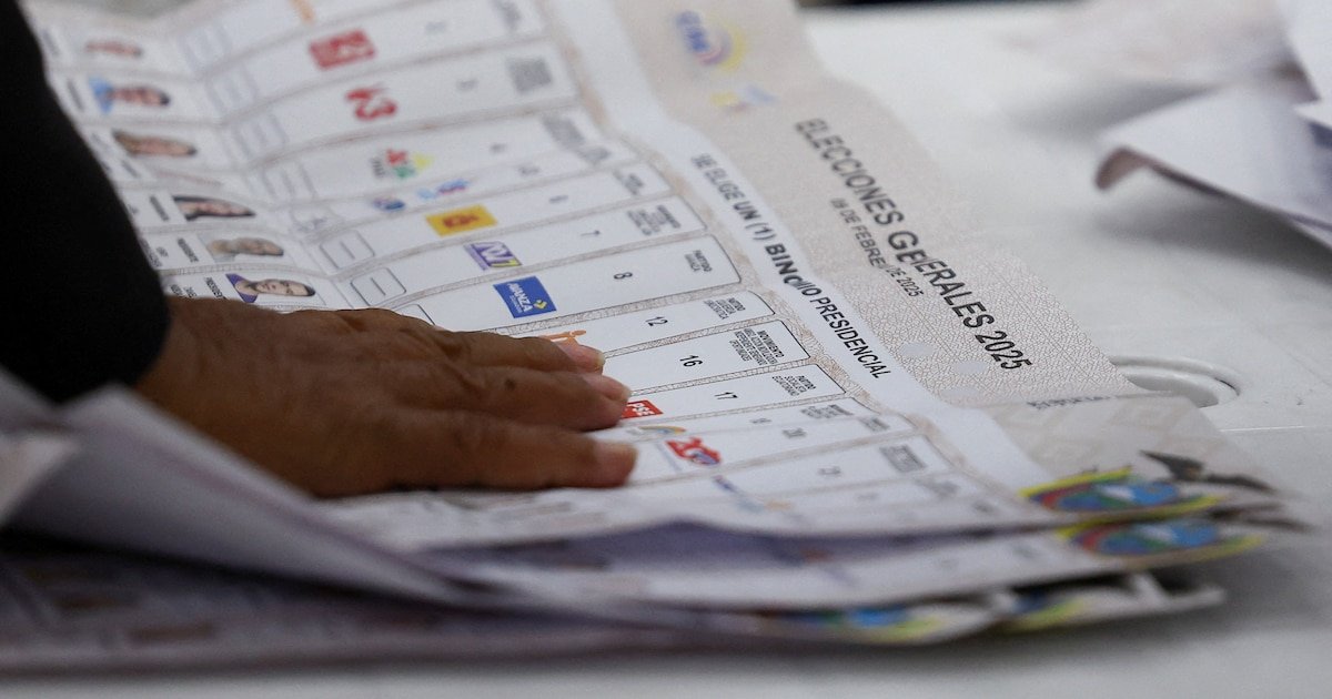 Polarización, reconfiguración política y declive de partidos tradicionales: las 4 claves de las elecciones en Ecuador Polarización, reconfiguración política y declive de partidos tradicionales: las 4 claves de las elecciones en Ecuador