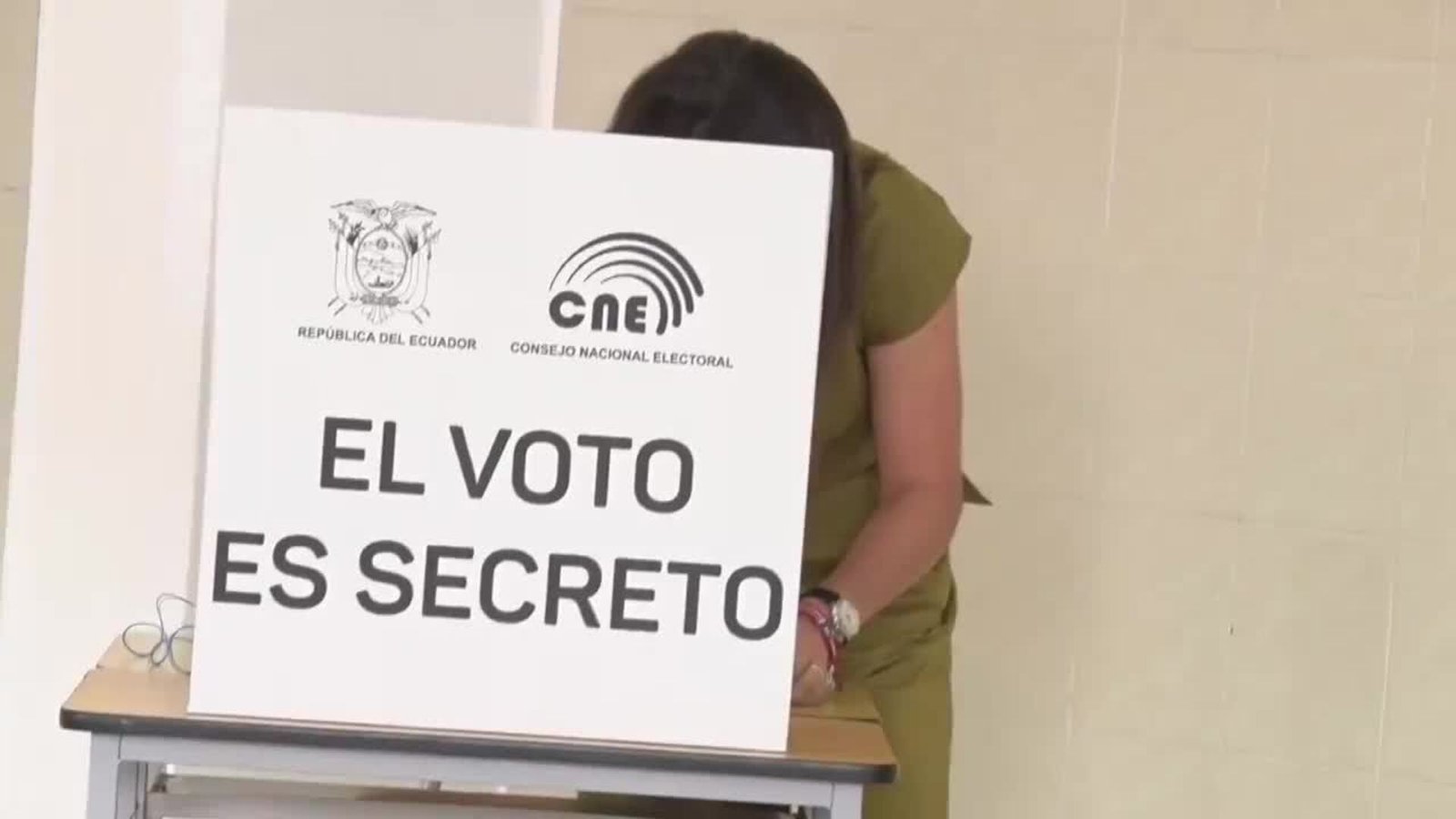 Más del 55 % de ecuatorianos votaron en las primeras ocho horas de elecciones Más del 55 % de ecuatorianos votaron en las primeras ocho horas de elecciones
