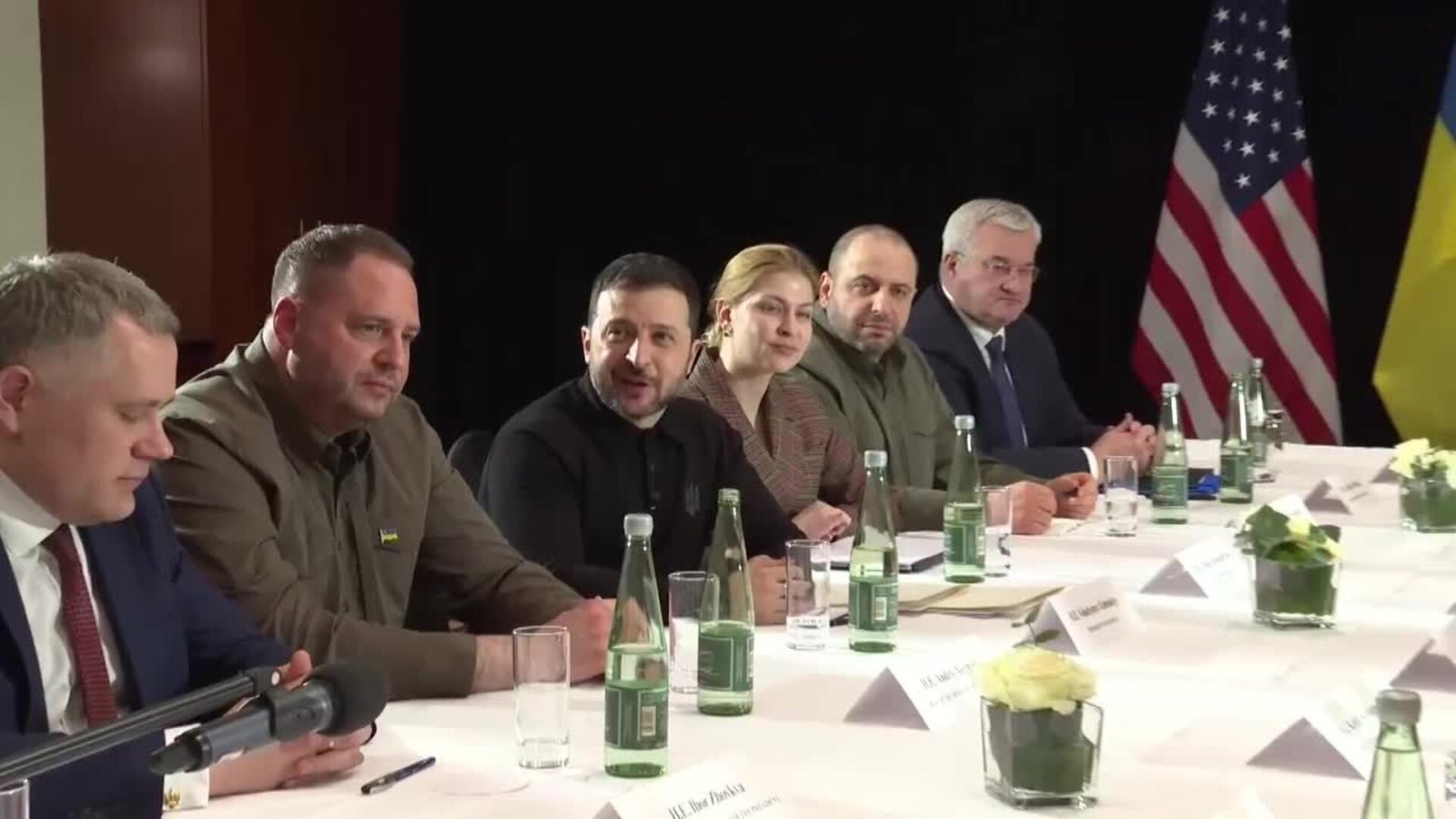 Vance y Zelenski se comprometen a seguir trabajando para poner fin a la guerra en Ucrania Vance y Zelenski se comprometen a seguir trabajando para poner fin a la guerra en Ucrania