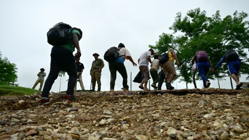 Migrantes deportados de EE.UU. son trasladados al Darién por el Gobierno de Panamá Migrantes deportados de EE.UU. son trasladados al Darién por el Gobierno de Panamá