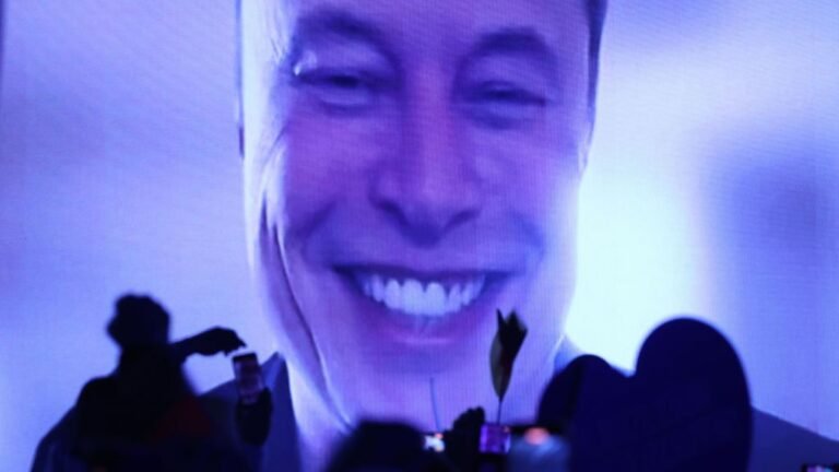 Las primeras profesiones sustituidas por la inteligencia artificial, según Elon Musk