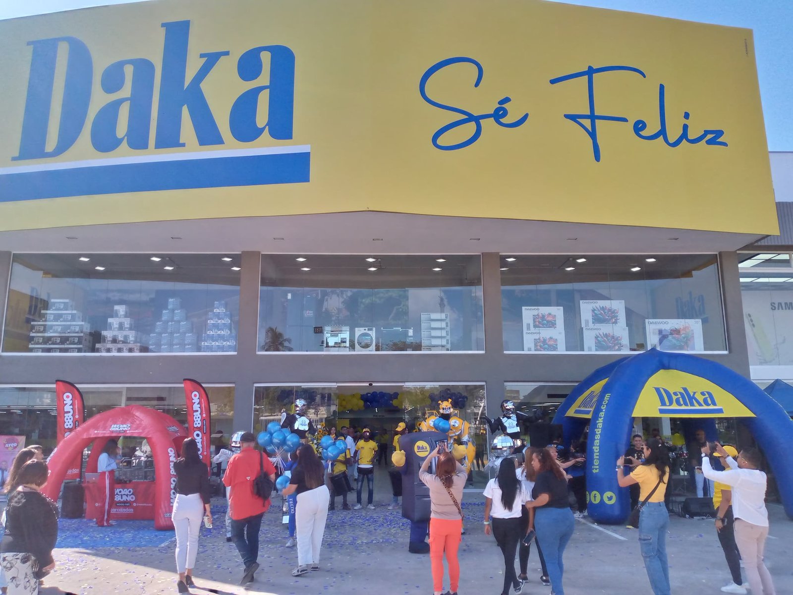 Tiendas Daka celebró la inauguración de su quinta tienda en Valencia (+Fotos) Tiendas Daka celebró la inauguración de su quinta tienda en Valencia (+Fotos)