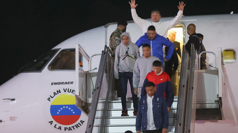 Venezuela recibe a 190 migrantes deportados de EE.UU. Venezuela recibe a 190 migrantes deportados de EE.UU.