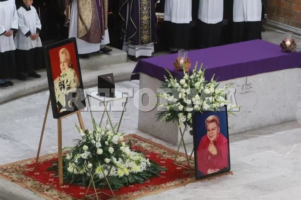 Despiden entre aplausos a Paquita la del Barrio en su tierra Despiden entre aplausos a Paquita la del Barrio en su tierra