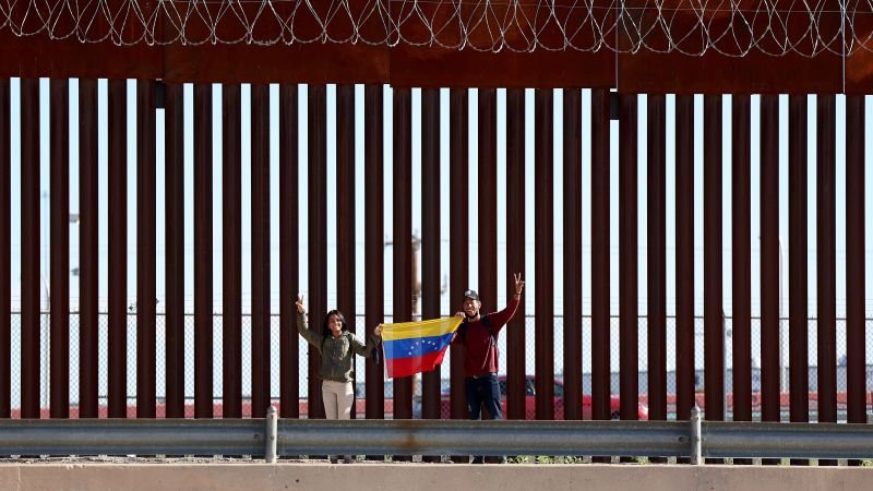 Las tres opciones para evitar la deportación que podrían tener los 600.000 venezolanos tras el fin de la extensión del TPS Las tres opciones para evitar la deportación que podrían tener los 600.000 venezolanos tras el fin de la extensión del TPS