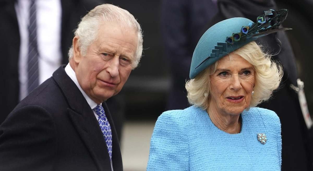 Carlos III reaparece tras su ingreso hospitalario y envía un importante mensaje junto a la reina Camila Carlos III reaparece tras su ingreso hospitalario y envía un importante mensaje junto a la reina Camila