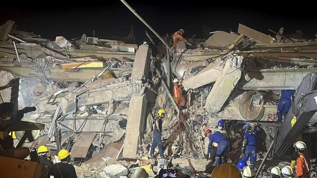 La Junta Militar sigue con los bombardeos durante las labores de rescate en Birmania La Junta Militar sigue con los bombardeos durante las labores de rescate en Birmania