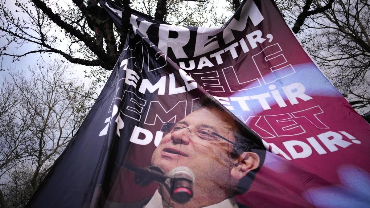 La Justicia turca envía a prisión preventiva al alcalde de Estambul La Justicia turca envía a prisión preventiva al alcalde de Estambul