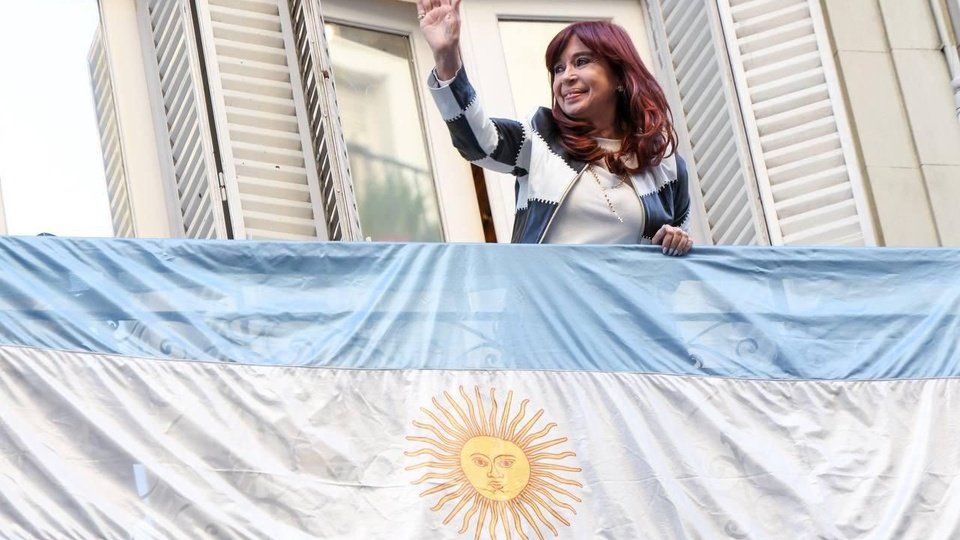 Cuando a Milei le va mal, llega la ayuda de Trump | Estados Unidos sancionó a Cristina Kirchner y a sus hijos con el argumento de la corrupción Cuando a Milei le va mal, llega la ayuda de Trump | Estados Unidos sancionó a Cristina Kirchner y a sus hijos con el argumento de la corrupción