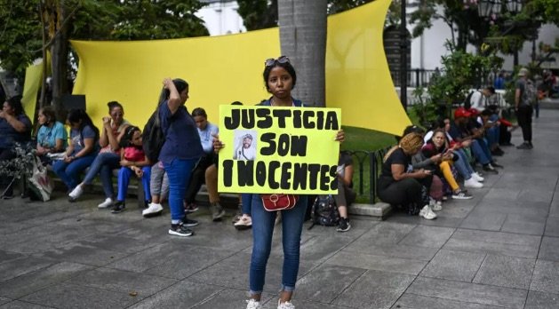 Familiares de venezolanos deportados a El Salvador denunciaron que fueron engañados Familiares de venezolanos deportados a El Salvador denunciaron que fueron engañados