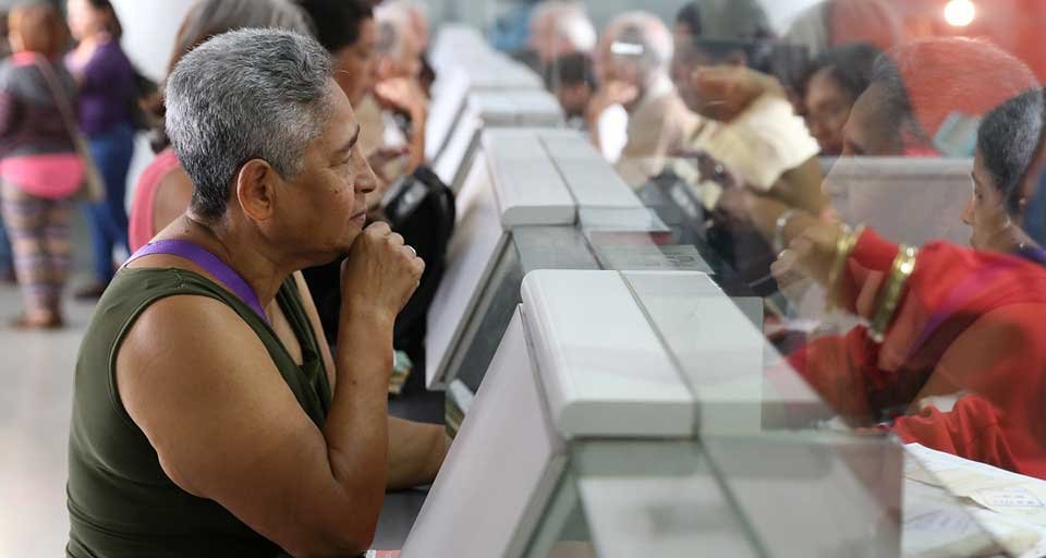 Pensionados se quedaron esperando el bono de Guerra Económica Pensionados se quedaron esperando el bono de Guerra Económica