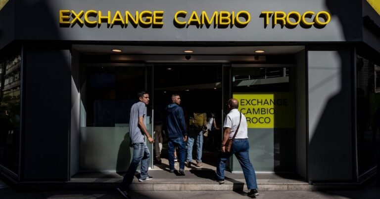 Dólar hoy en vivo: la cotización libre baja a .305 para la venta