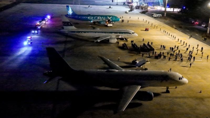 Algunos migrantes deportados a El Salvador aseguran que fueron regresados a EE.UU. Algunos migrantes deportados a El Salvador aseguran que fueron regresados a EE.UU.
