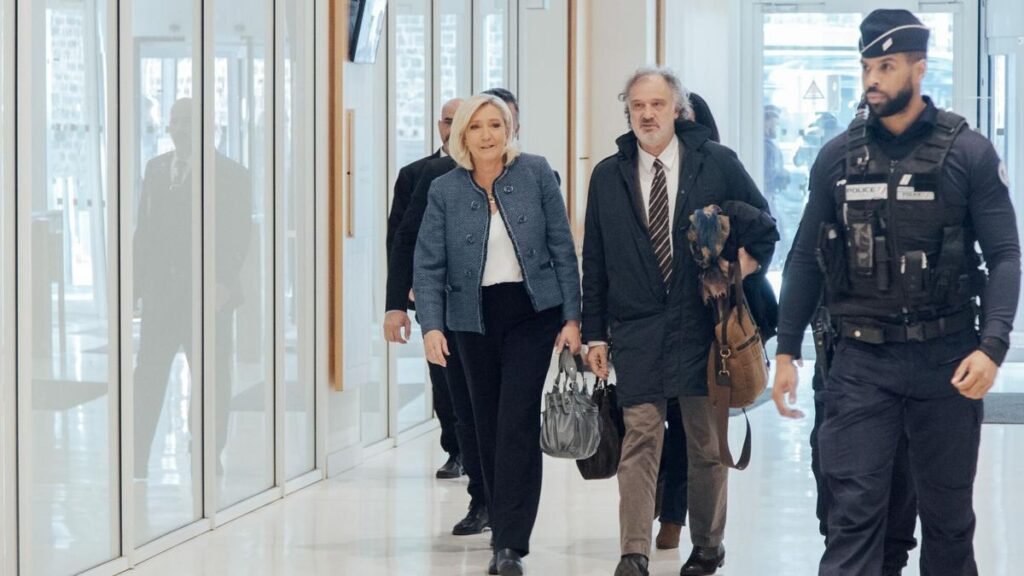 Le Pen considera la sentencia una “decisión política” propia de “regímenes autoritarios” Le Pen considera la sentencia una “decisión política” propia de “regímenes autoritarios”