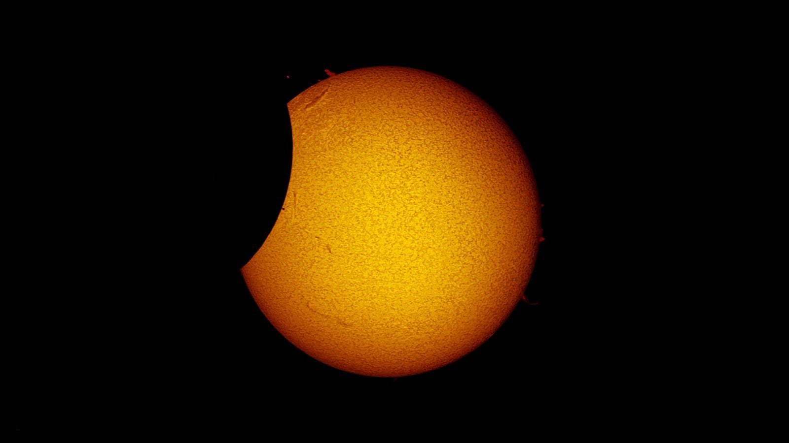 Así se ha visto el eclipse solar desde España y otras partes del mundo Así se ha visto el eclipse solar desde España y otras partes del mundo