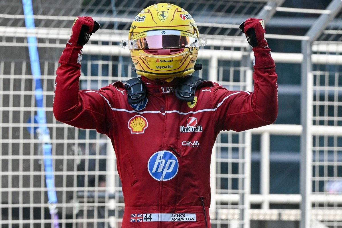 Hamilton calla a sus críticos con una victoria al sprint en China Hamilton calla a sus críticos con una victoria al sprint en China