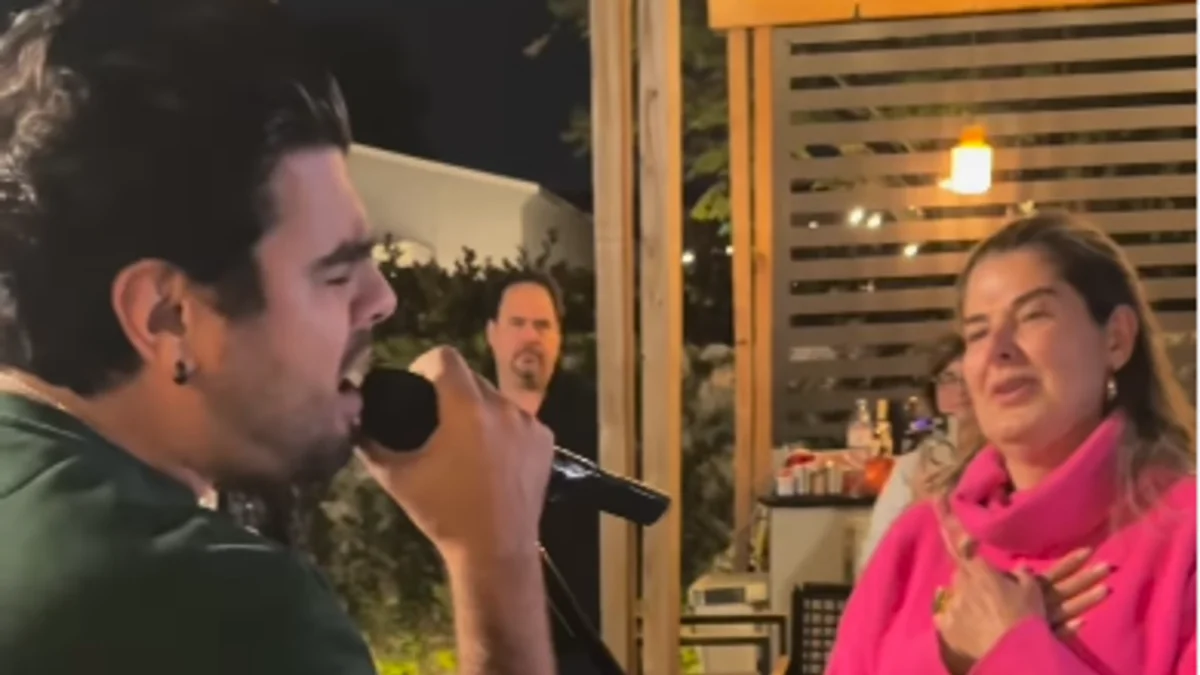 Jonathan Moly sorprendió a su mamá en su cumpleaños (+video) Jonathan Moly sorprendió a su mamá en su cumpleaños (+video)