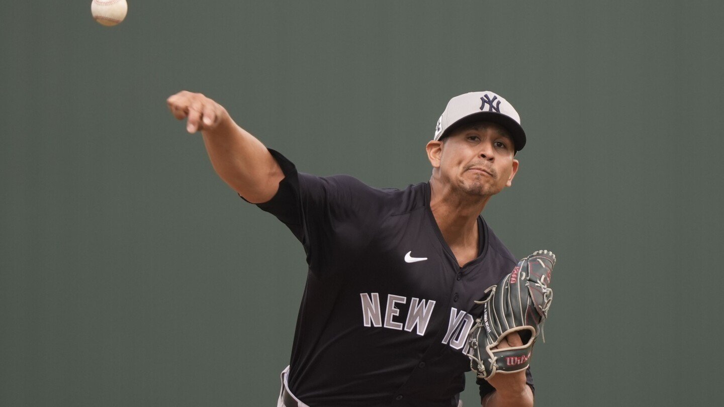 Carlos Carrasco firma contrato con Yankees tras destacada actuación en primavera Carlos Carrasco firma contrato con Yankees tras destacada actuación en primavera