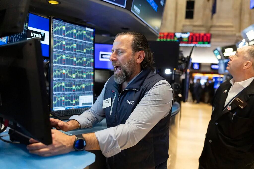La guerra comercial de Trump tumba las Bolsas, el dólar y el petróleo