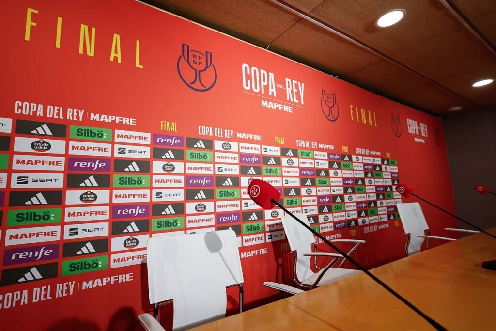 Las nueve horas de tensión y llamadas entre el Madrid y Louzán para salvar la final de Copa: "¿Cómo vamos a cambiar a un árbitro?"