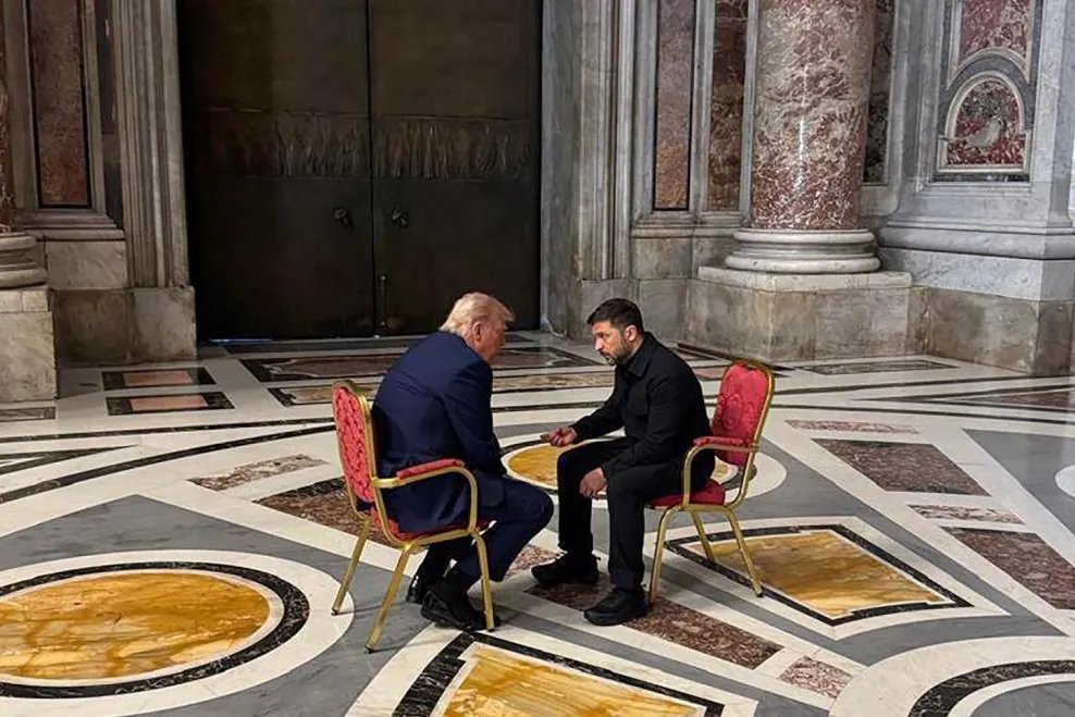 Zelenski, Trump y el misterio de la tercera silla en San Pedro del Vaticano