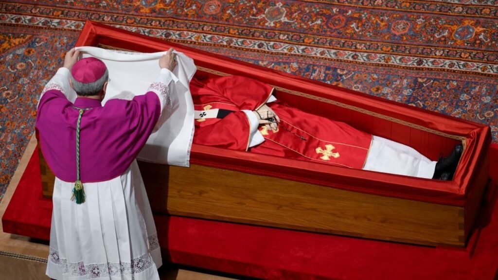 Se cierra la capilla ardiente del Papa Francisco, dando paso a la ceremonia de clausura del féretro Se cierra la capilla ardiente del Papa Francisco, dando paso a la ceremonia de clausura del féretro