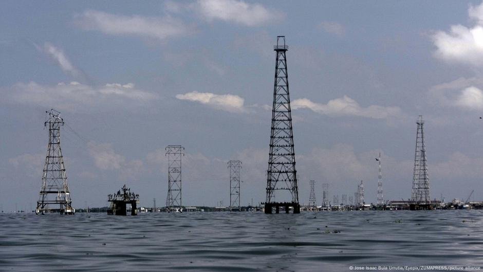 Venezuela dice que Chevron devolvió crudo por sanciones EEUU – DW – 12/04/2025