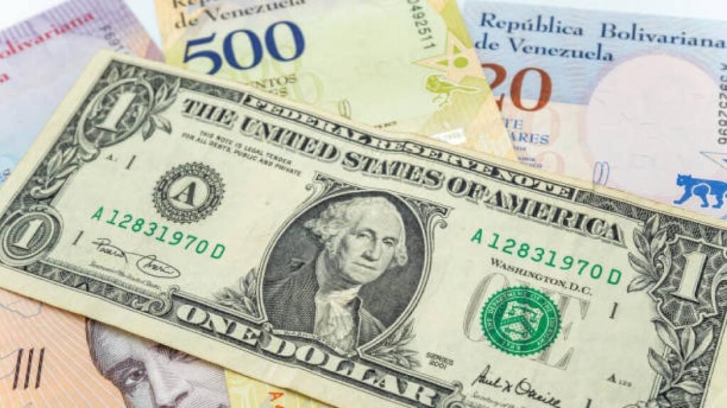 El dólar oficial en Venezuela supera los 80 bolívares y la moneda local sigue en caída El dólar oficial en Venezuela supera los 80 bolívares y la moneda local sigue en caída
