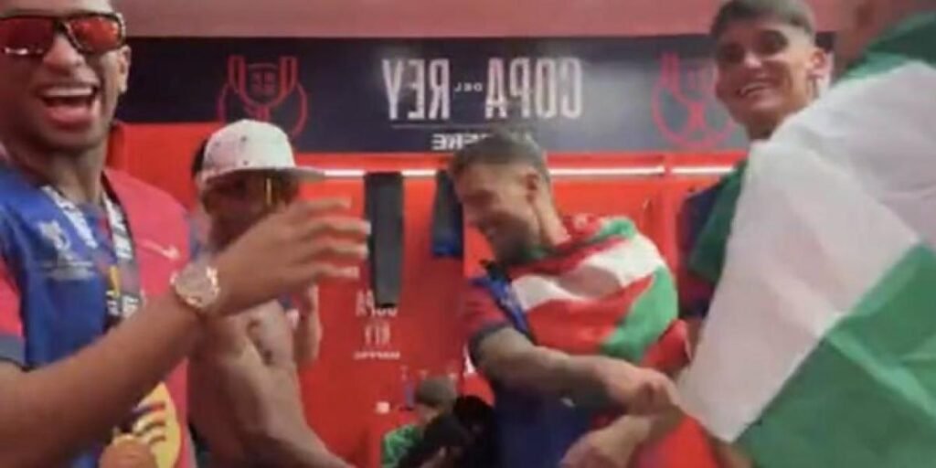 “¡Vaya patio de cole!” en la fiesta del vestuario del Barça “¡Vaya patio de cole!” en la fiesta del vestuario del Barça