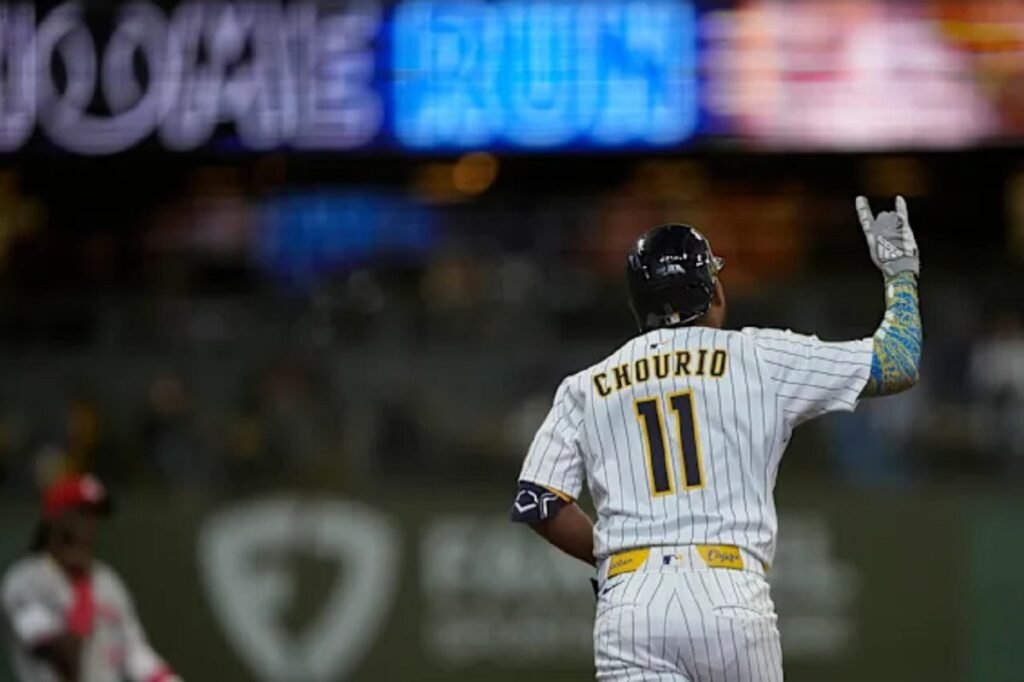 Jackson Chourio logra el segundo juego de su carrera con varios jonrones Jackson Chourio logra el segundo juego de su carrera con varios jonrones