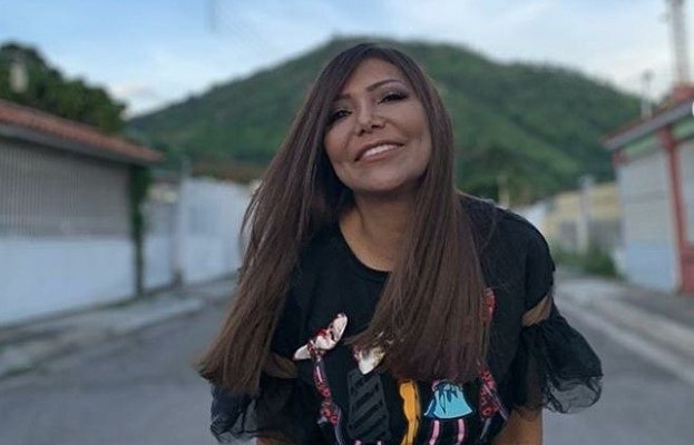 Scarlett Linares resulta herida tras accidente de tránsito Scarlett Linares resulta herida tras accidente de tránsito