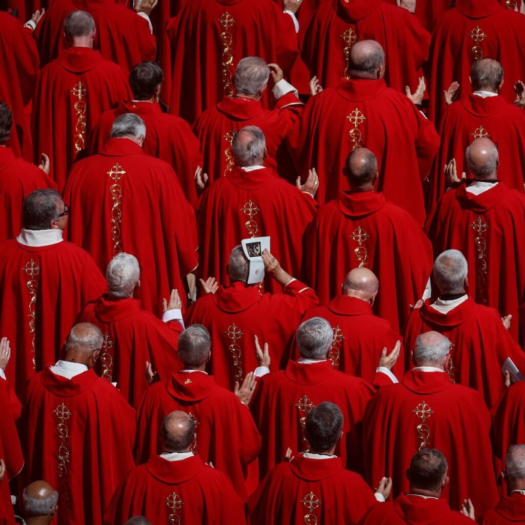 La Iglesia, entre el duelo y la elección: empieza la carrera hacia el cónclave | El PAÍS Exprés