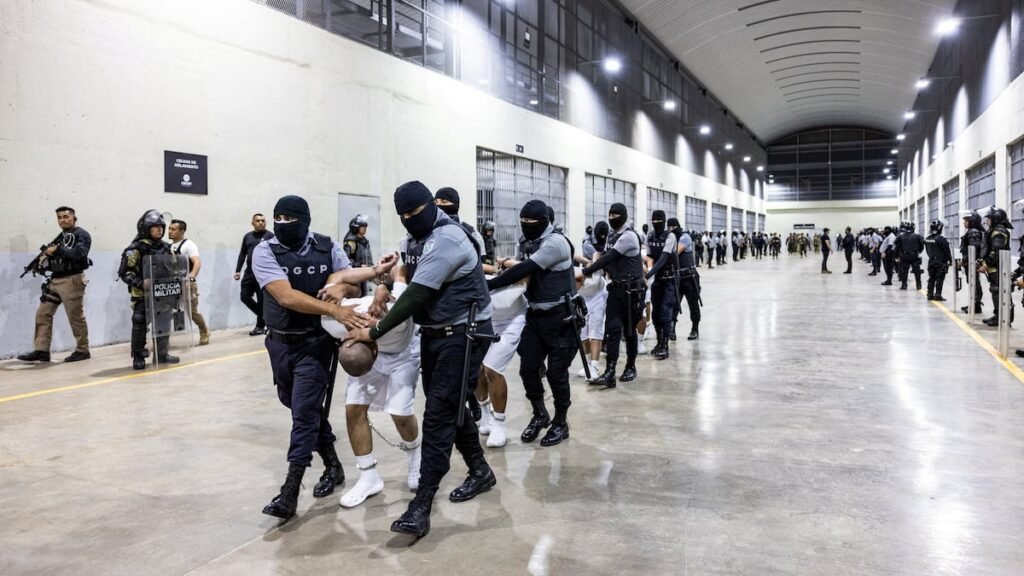 La tortuosa búsqueda de Ricardo Prada, el venezolano “desaparecido” y enviado a la megacárcel de El Salvador | Inmigración en Estados Unidos La tortuosa búsqueda de Ricardo Prada, el venezolano “desaparecido” y enviado a la megacárcel de El Salvador | Inmigración en Estados Unidos