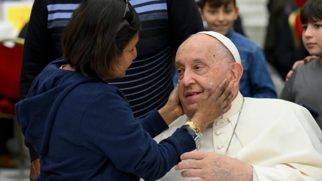 Migrantes, transgéneros, pobres, prisioneros en el último adiós al Papa Migrantes, transgéneros, pobres, prisioneros en el último adiós al Papa