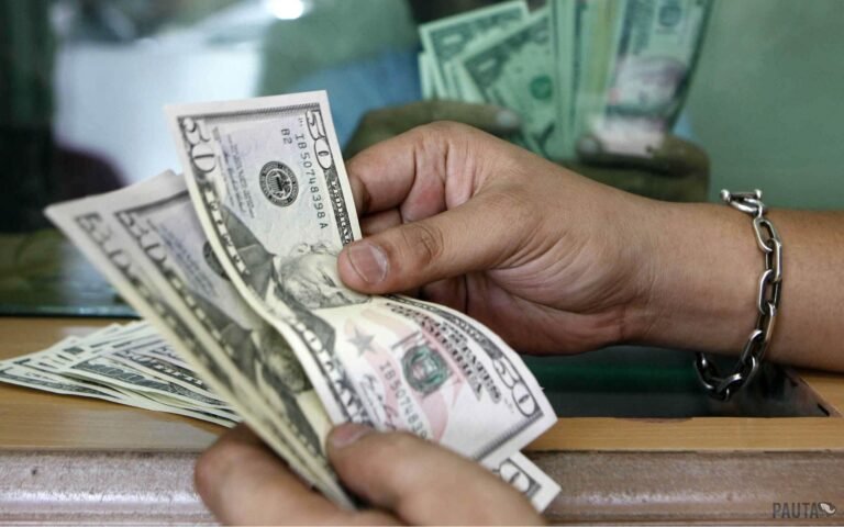 El dólar bajó 14 centavos y este nesle era vendido a RD.05