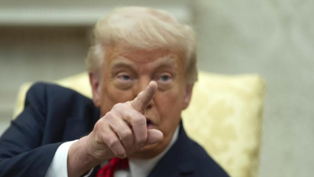 Guerra de aranceles de Donald Trump, última hora en directo: Trump pide despedir al responsable de la Reserva Federal